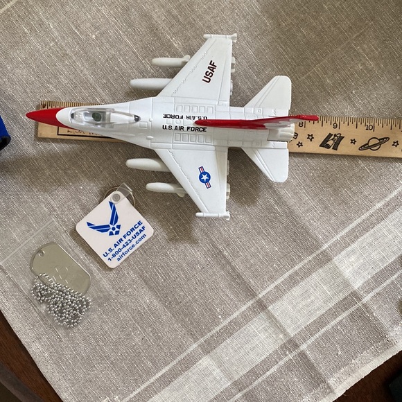 USAF Thunderbird model plane and mementos - Picture 8 of 8